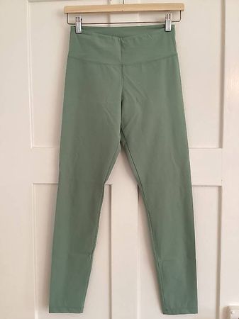 Schöne frühlingsfarbene Sportleggins von Calzedonia