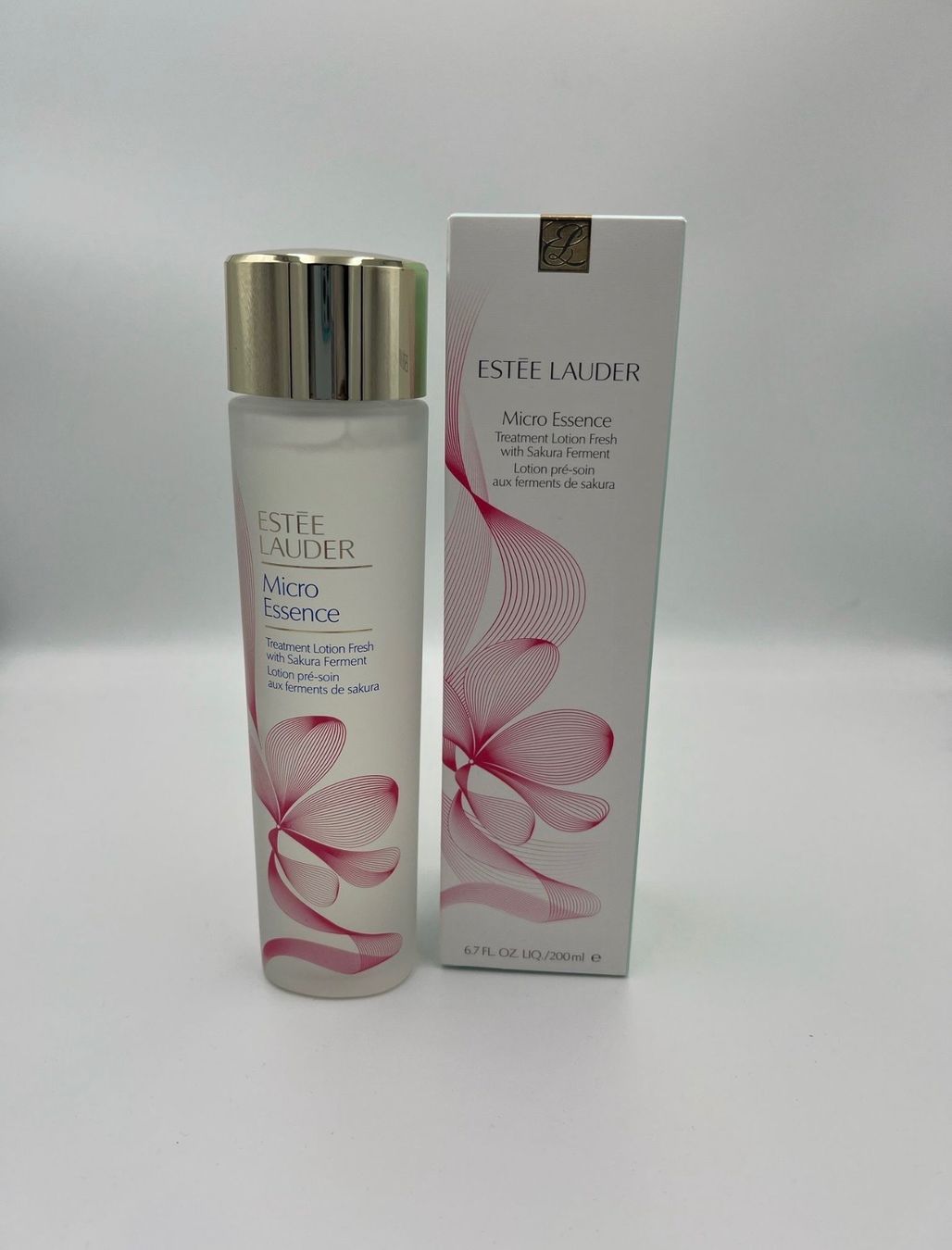 Estée Lauder Cura del viso: Estée Lauder Micro Essence 200ml – Nuovo e nell'imballaggio originale da Wiedlisbach venduto da Sistershop