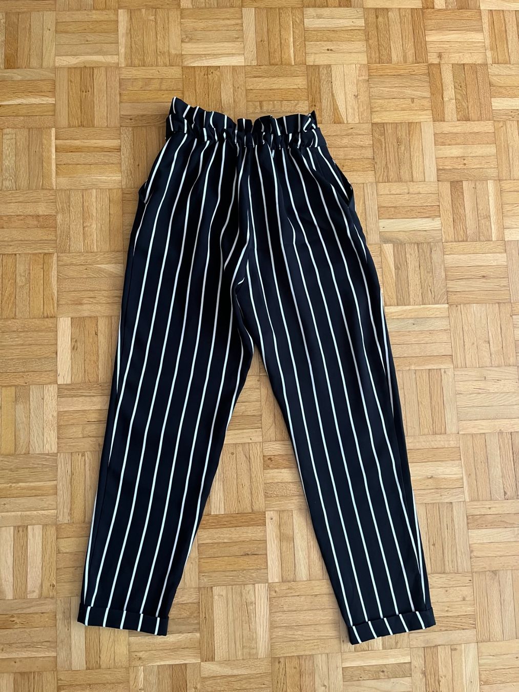 Pull&Bear Pantalons: Schwarz-weiss gestreifte Hose von Pull&Bear – D'occasion à Horw par mira_6p85 1