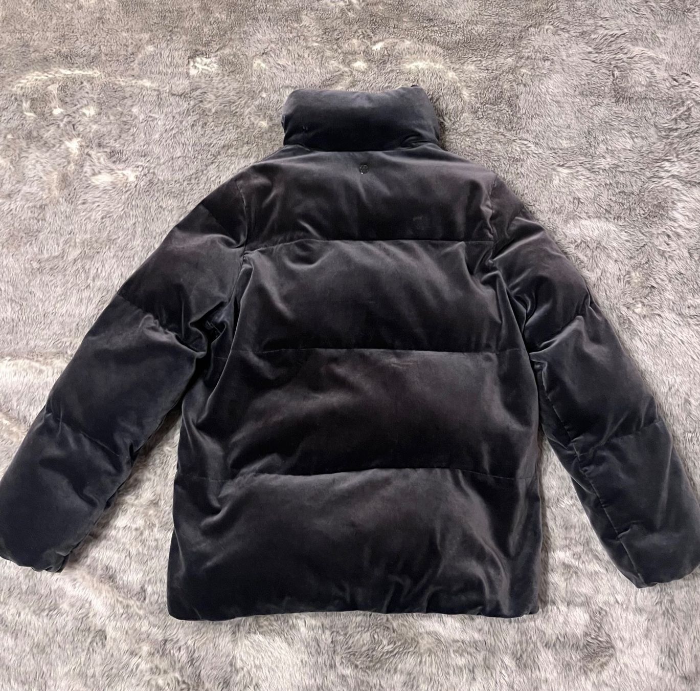 Massimo Dutti Giacche: Massimo Dutti Gefütterte Steppjacke aus Samt Gr. S Anthrazit – Usato da Zürich venduto da dil_mdn7 1