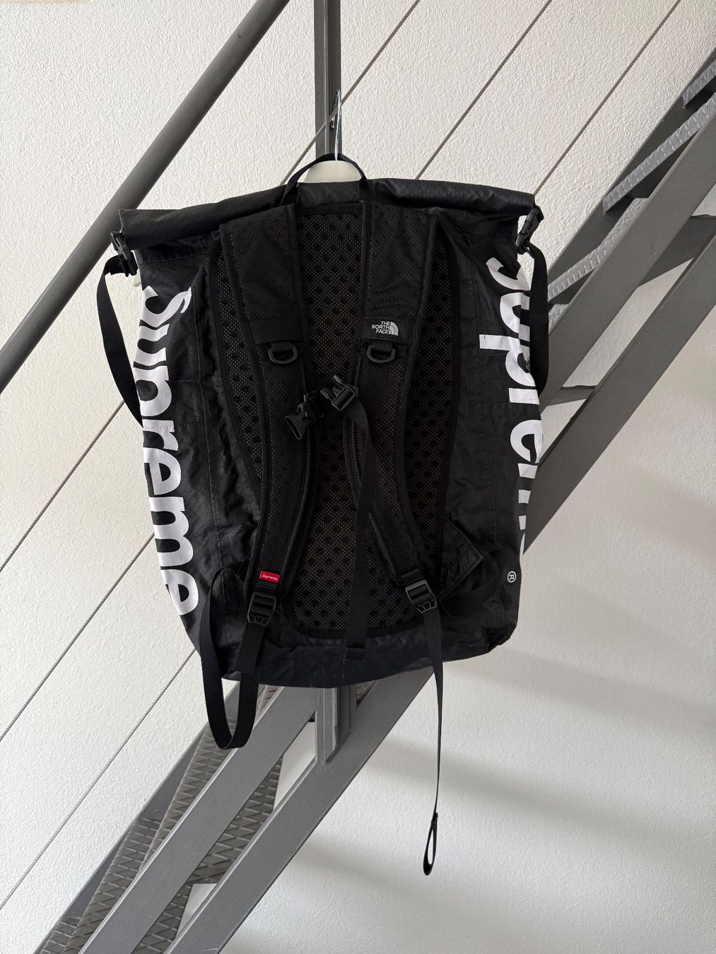 Supreme Zaini: Supreme x The North Face Waterproof Backpack – Usato da Worb venduto da le_castor 1