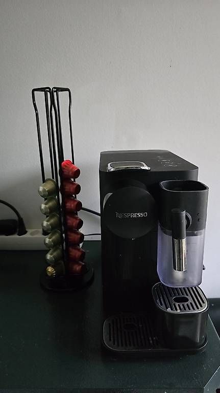 Machines à café & Machines à expresso: Nespresso Coffee Maker – D'occasion à Le Grand-Saconnex par lol_zs8k