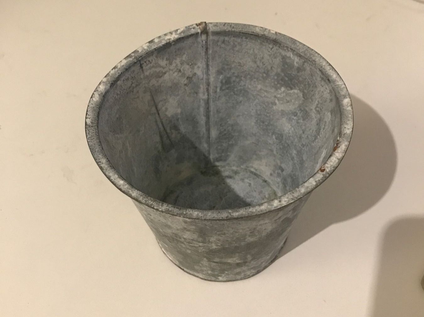 Vasi per fiori: Cachepot aus Blech – Usato da Guntershausen venduto da Gloominati 1