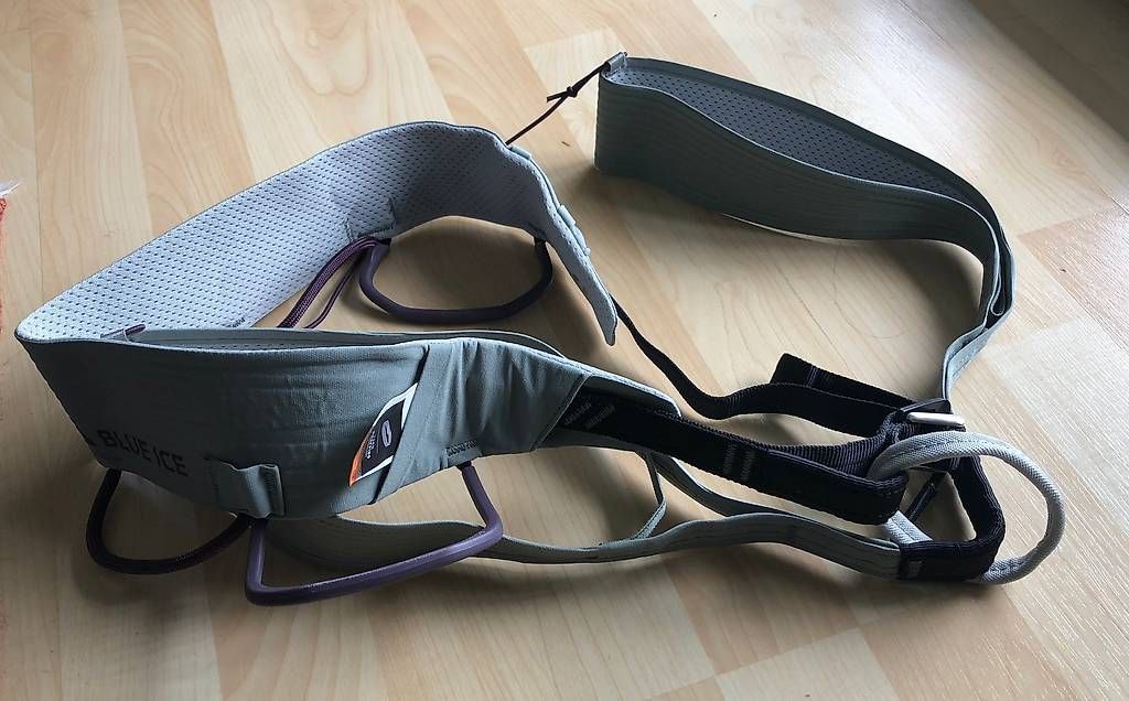 Attrezzatura da arrampicata: Blue Ice Halo Harness / Klettergurt – Nuovo e nell'imballaggio originale da Spiez venduto da Alpineview 1