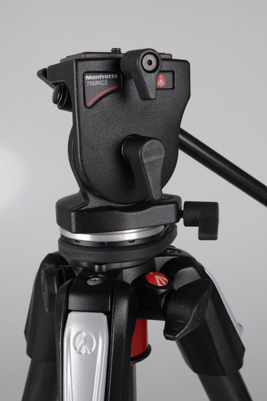 Manfrotto Treppiedi & Teste: Manfrotto 190XPRO4 CF Stativ mit Fluid Head – Usato da Volketswil venduto da brockipfannenstil 2