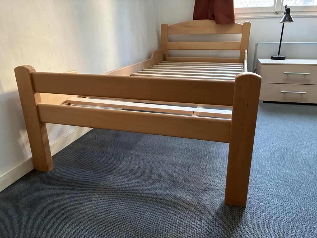 Betten: Bett massiv Buche 100 x 200cm – Gebraucht aus Basel von Pschmi