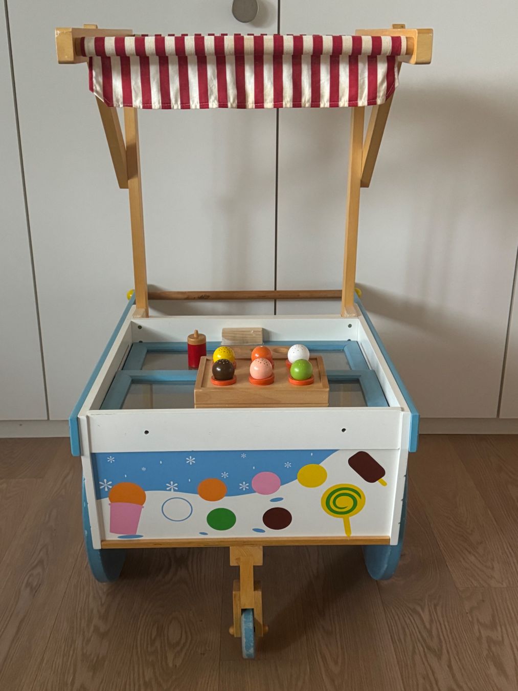 Giocattoli: Eiswagen / Eisstand / Glace Wagen aus Holz – Usato da Zollikon venduto da Krenapf 2
