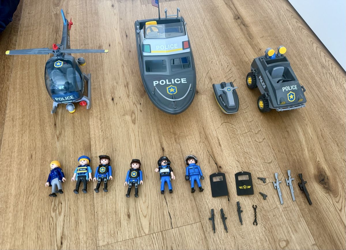 Playmobil Giocattoli: Playmobil Polizei-Set mit Boot, Helikopter etc. – Usato da Nänikon venduto da Nd73