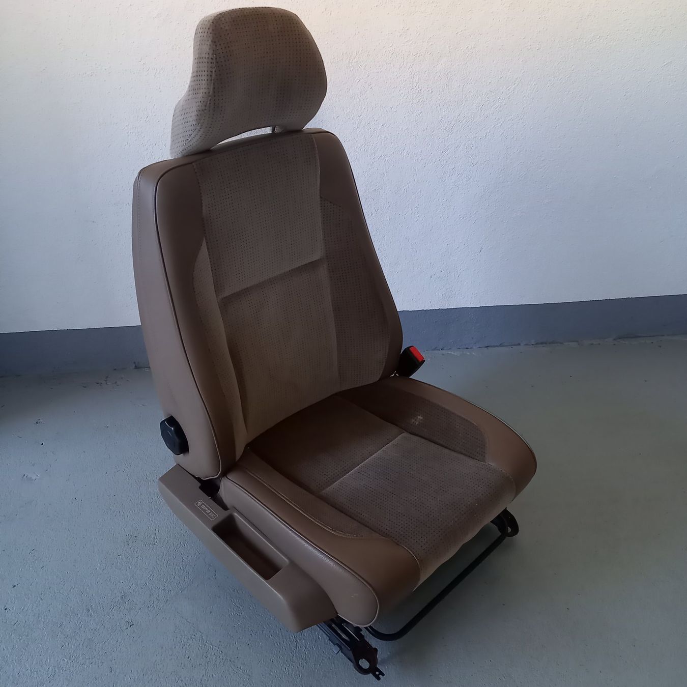 Volvo Tutti pezzi di ricambio auto: Volvo 850 Beifahrersitz – Usato da Bözen venduto da Nick730 1