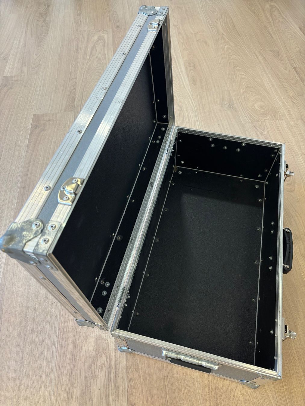 Covers & Schutzfolien: Case 70x36x26 – Gebraucht aus Waltenschwil von Event-Zone 3