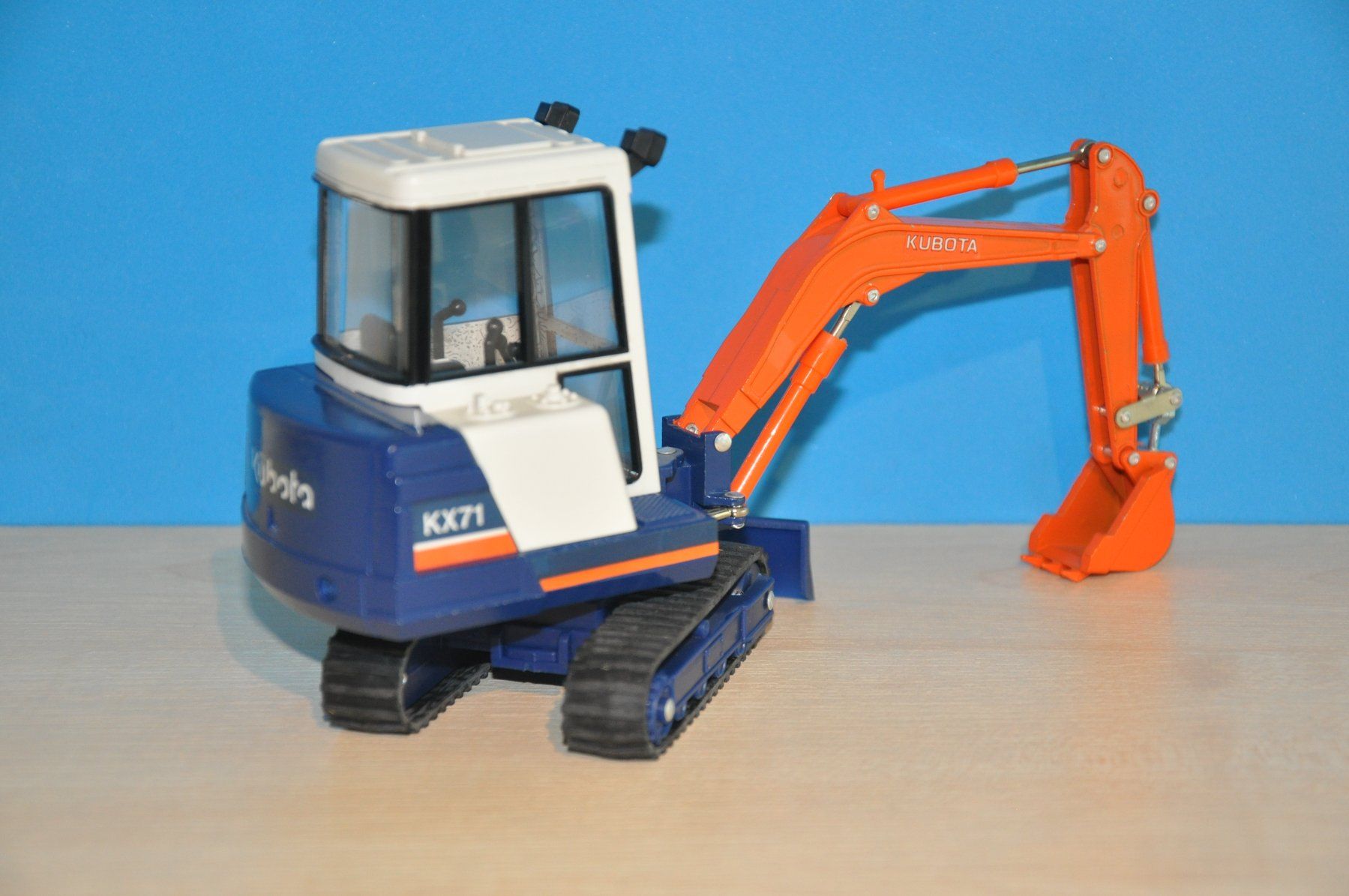 Modellbausätze & Standmodelle: KUBOTA KX-71 Raupenbagger – Gebraucht aus Mitlödi von worker04 2