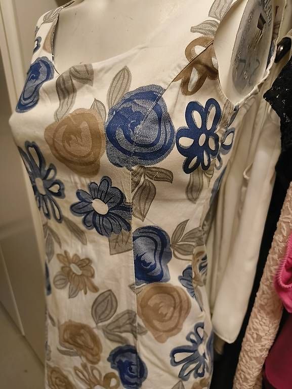 Robes: Kleid weiss, beige, blau mit Blumen Gr. M – D'occasion à Nänikon par Manta87 3
