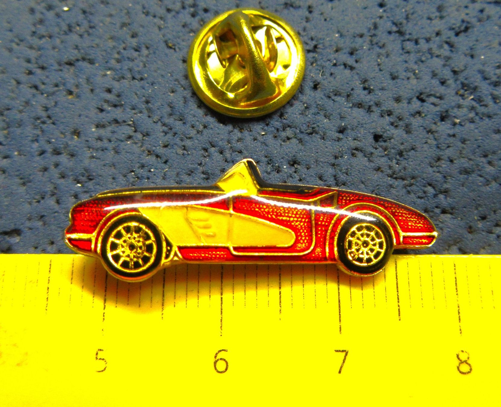 Chevrolet Plaketten & Abzeichen: CHEVROLET CORVETTE CABRIO PIN GLASIERT – Gebraucht aus Ettingen von Hausi4711