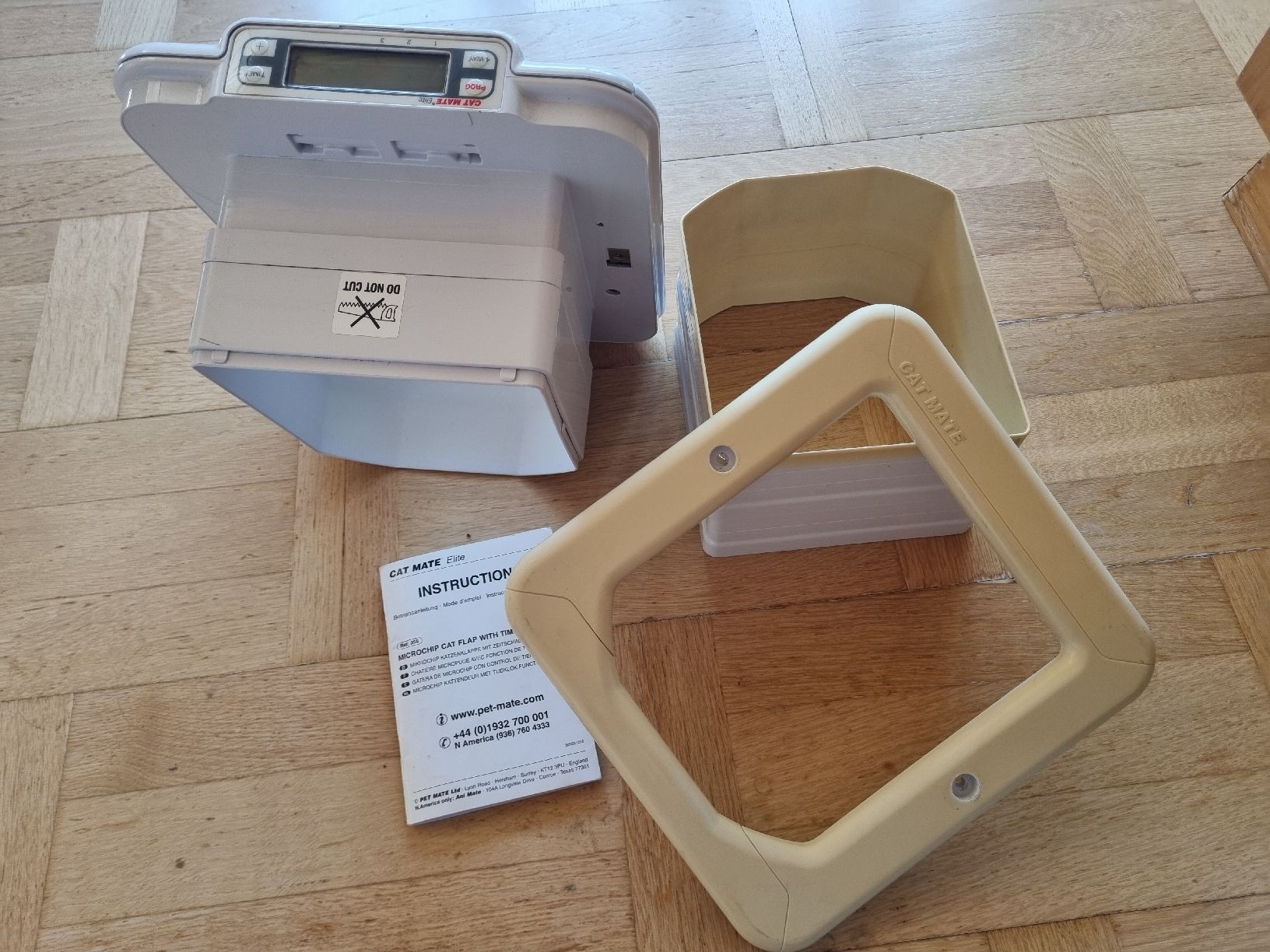 Katzenklappen: Microchip Katzenklappe mit Timer Funktion – Gebraucht aus Wildhaus von Lurch1971 2