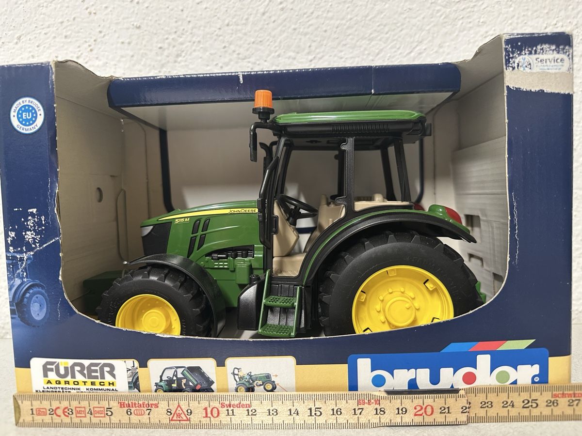 Bruder Giocattoli: Bruder John Deere 5115 M Traktor, neu – Nuovo e nell'imballaggio originale da Züberwangen venduto da Niko_4 1
