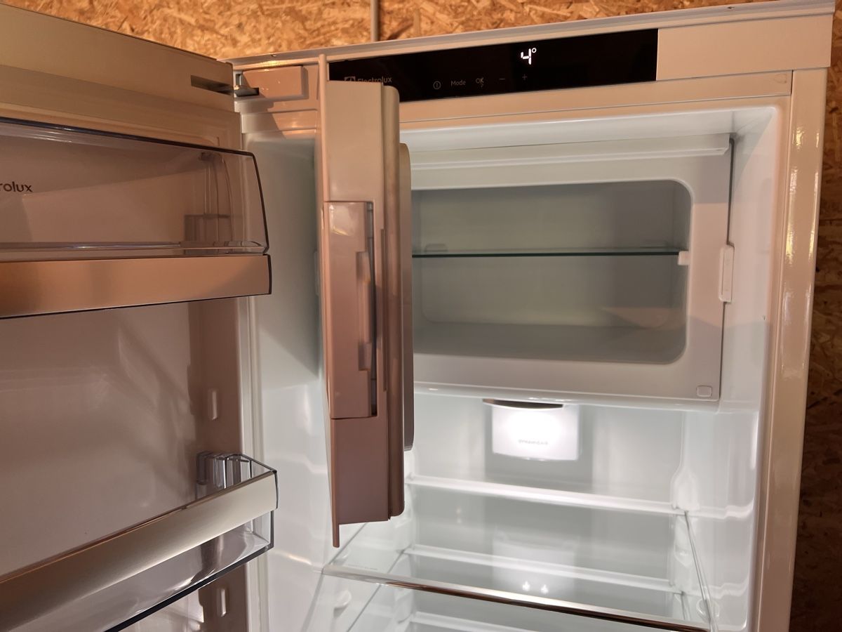 Réfrigérateurs: Electrolux Refrigerator-freezer EK284SALWE Good Condition – D'occasion à Esslingen par potzholzoepfel 2