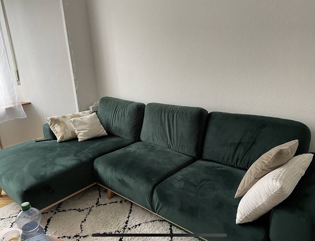 Sofas: Grünes Sofa in Samtoptik – Gebraucht aus Basel von lea_n6hy