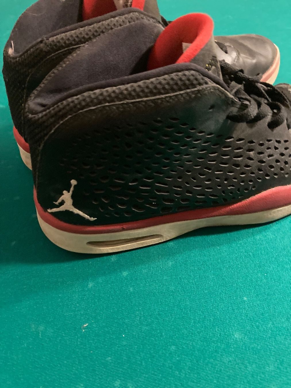 Jordan Scarpe da uomo: Jordan Flight Runner 2, Pointure 43, Noires et Rouges – Usato da Le Mont-sur Lausanne venduto da dia_6cz5 1