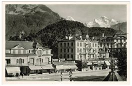 AK Interlaken Bahnhofplatz Hotel Merkur