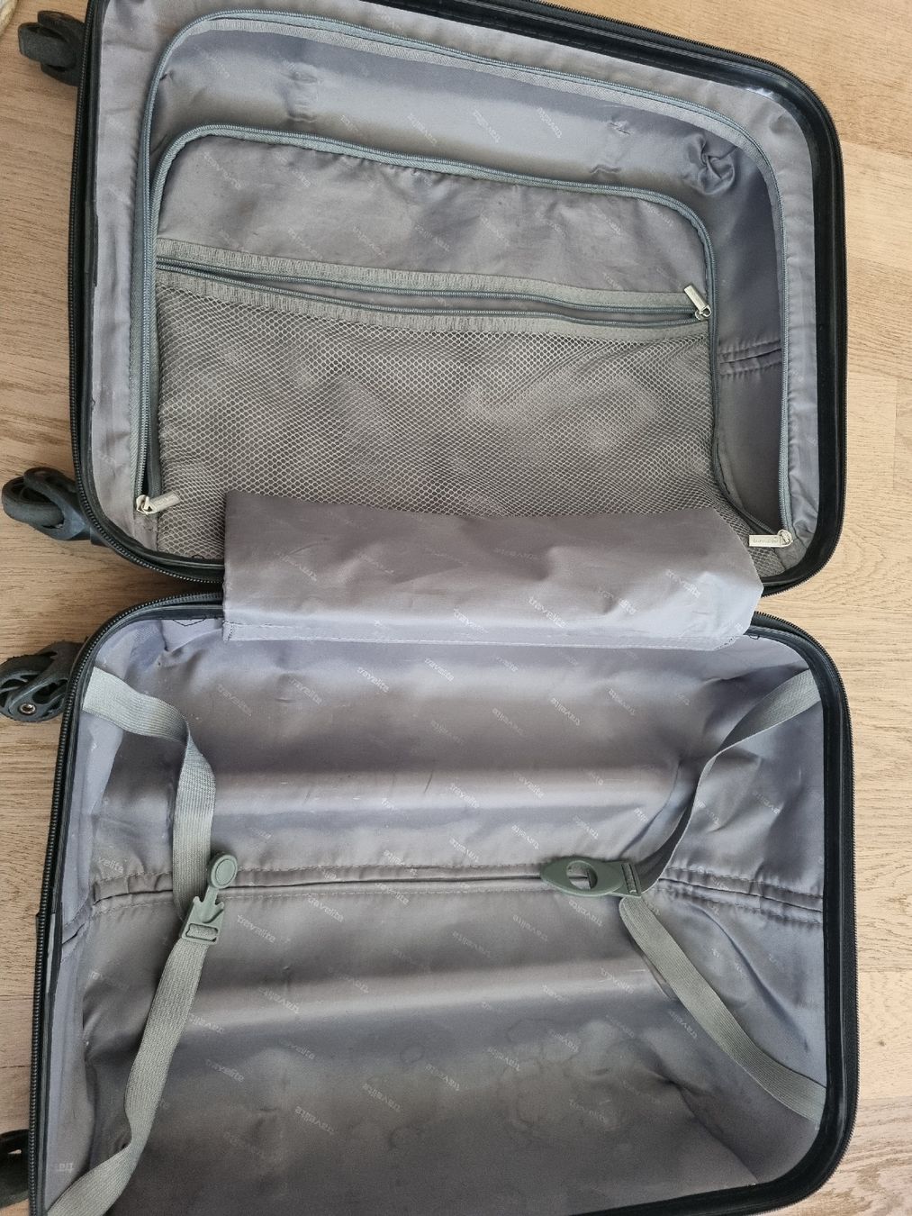 Valises de voyage: Handgepäckkoffer  – D'occasion à Luzern par Milena345 1