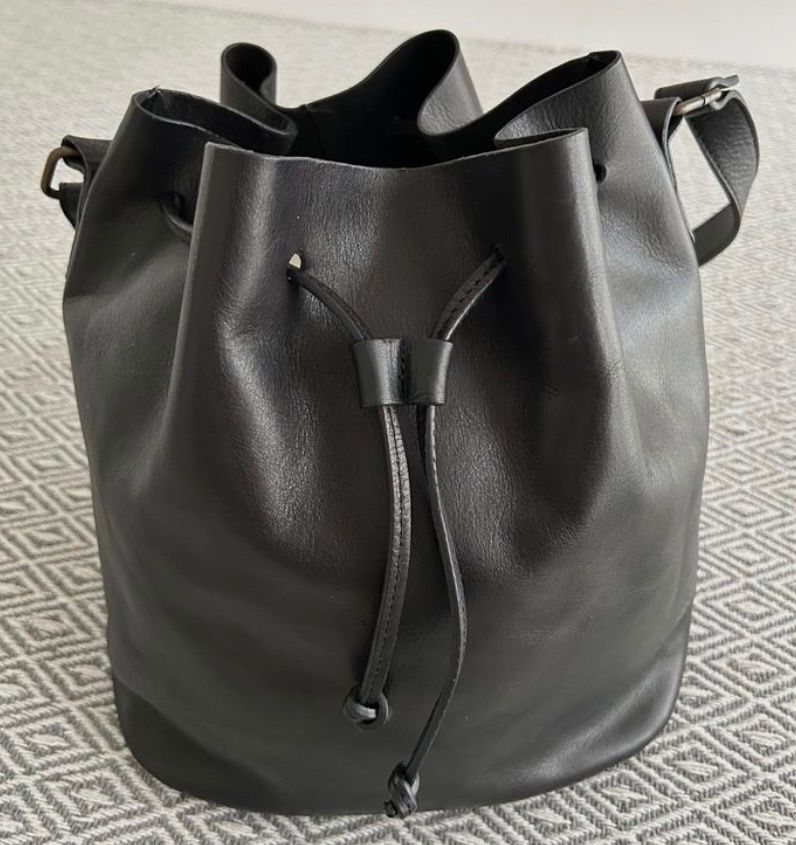 Borse da donna: Park Beuteltasche schwarz , NP 329Fr. – Usato da Diegten venduto da ste_pvd5 1