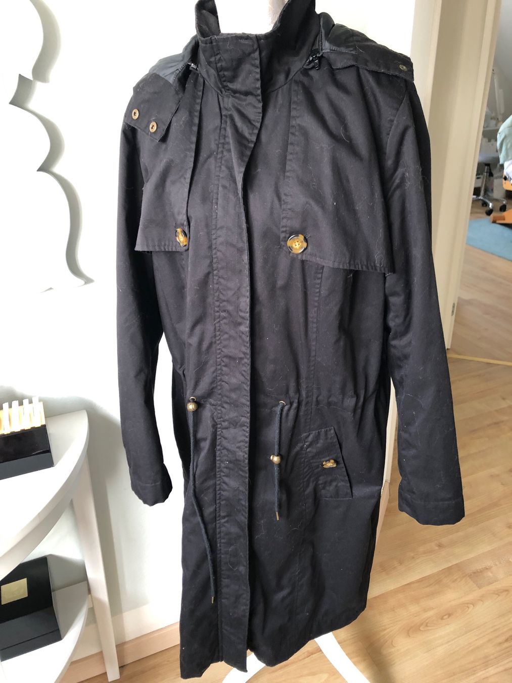 Giacche: Schwarzer Damen Parka, Grösse 46. – Usato da Arlesheim venduto da leyRum4.5