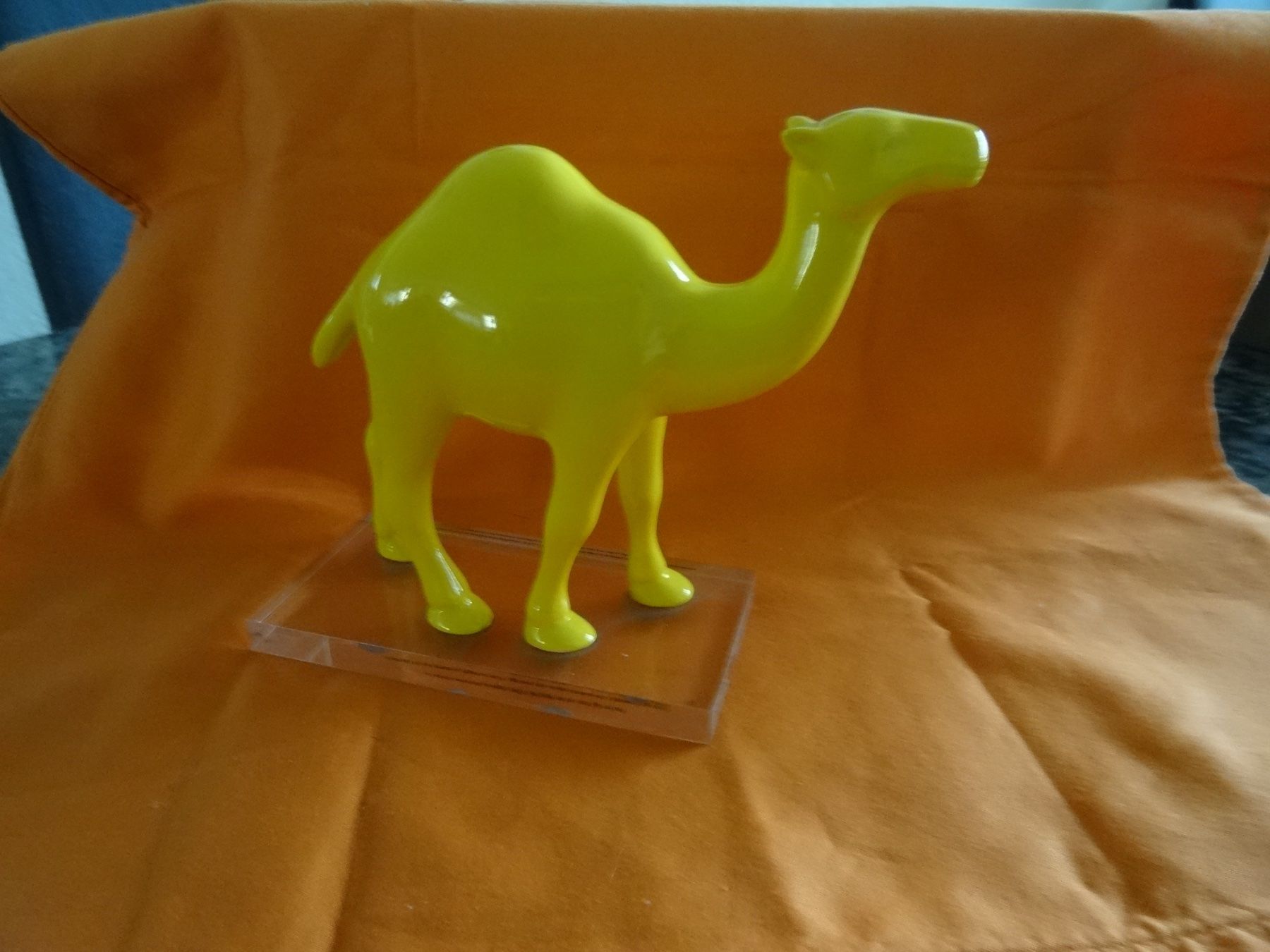 Statuette: CAMEL Icon auf Plexiglassockel Höhe 13 cm – Nuovo (secondo la descrizione) da Allenwinden venduto da Obalu 3