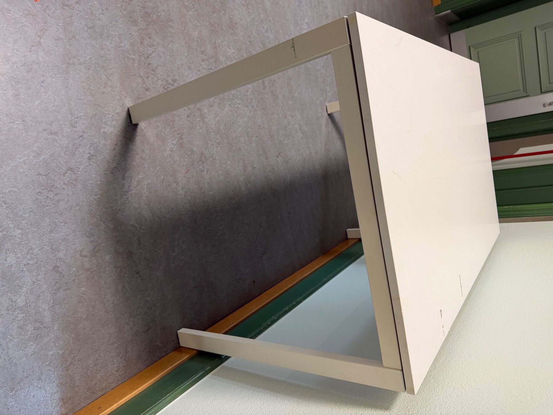 Ikea Tische: Vihals Tisch weiss Ikea – Gebraucht aus Meilen von Comar 1