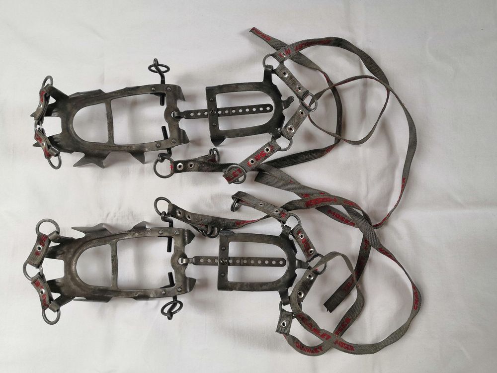 Yuecoom Steigeisen 10-Zacken | Mit Riemenbindung | Verstellbar 20,5-31cm | Für Winterwanderungen & Eis