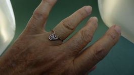 Ring 925 Silber mit synthetischen Steinchen