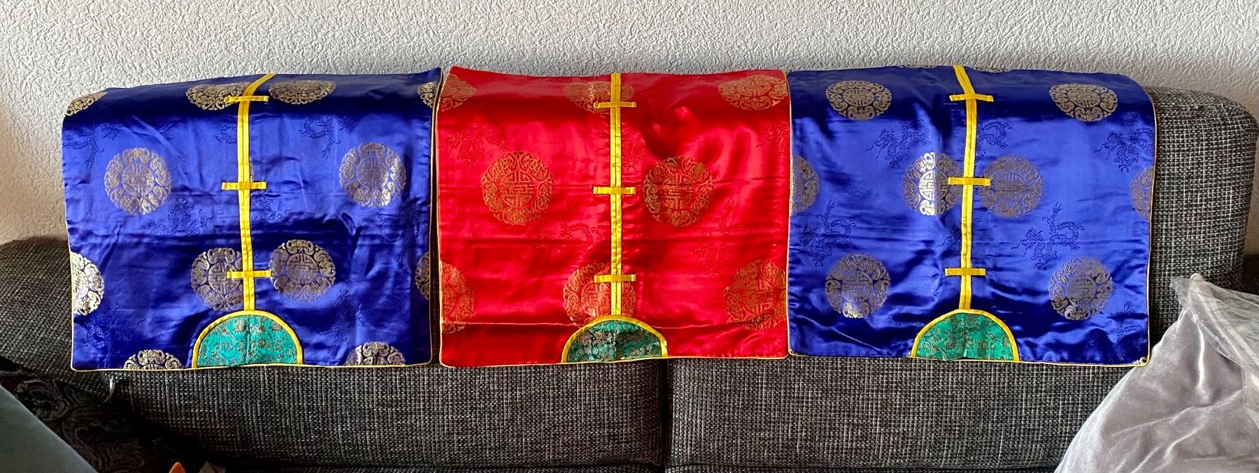 Cuscini: Fourres de coussin en pure soie – Nuovo e nell'imballaggio originale da Estavayer Le Lac venduto da sico1260