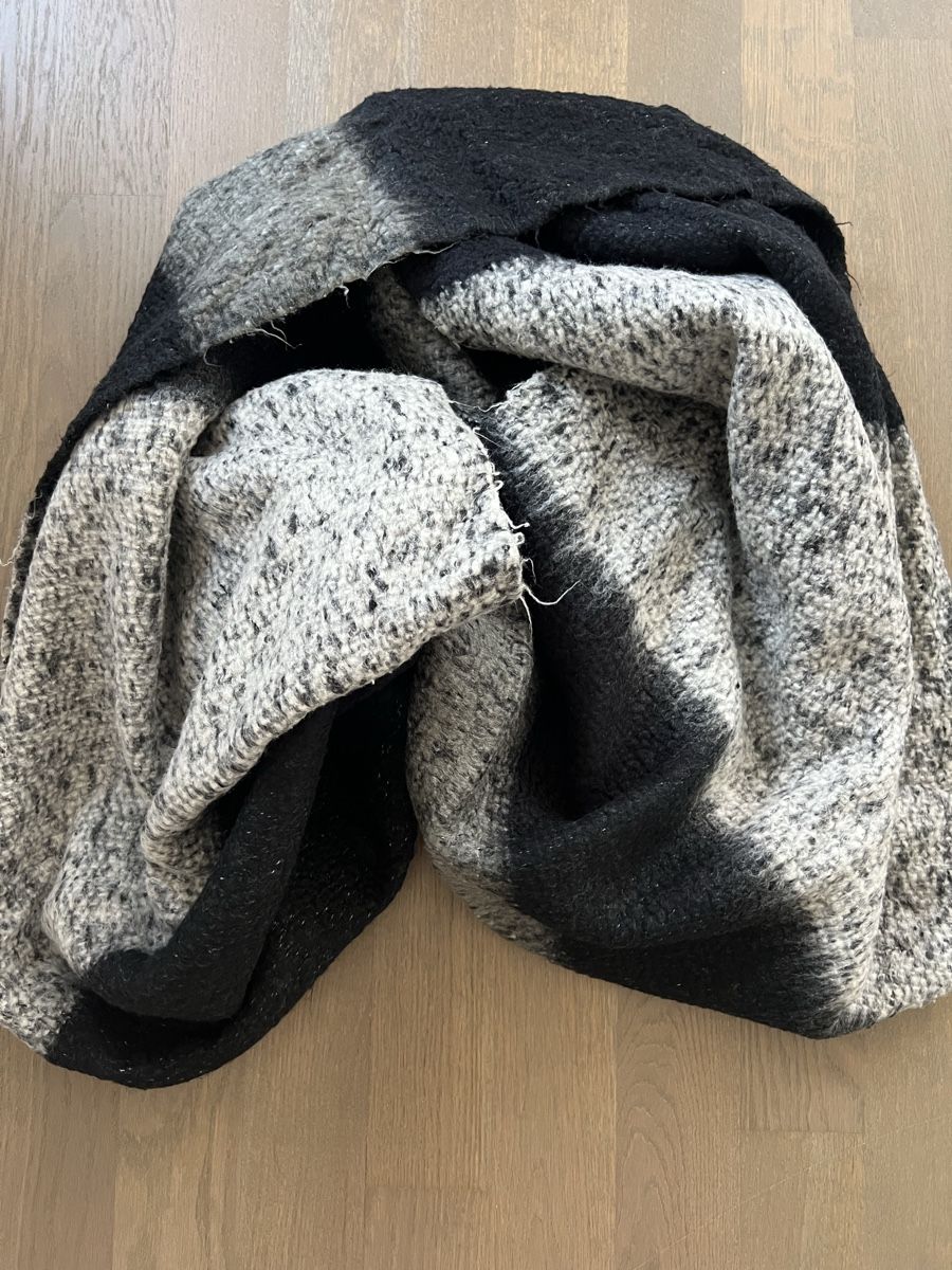 H&M Foulard & Sciarpe: Warmer Schal Grau/Schwarz – Usato da Kriens venduto da Krienserin_T