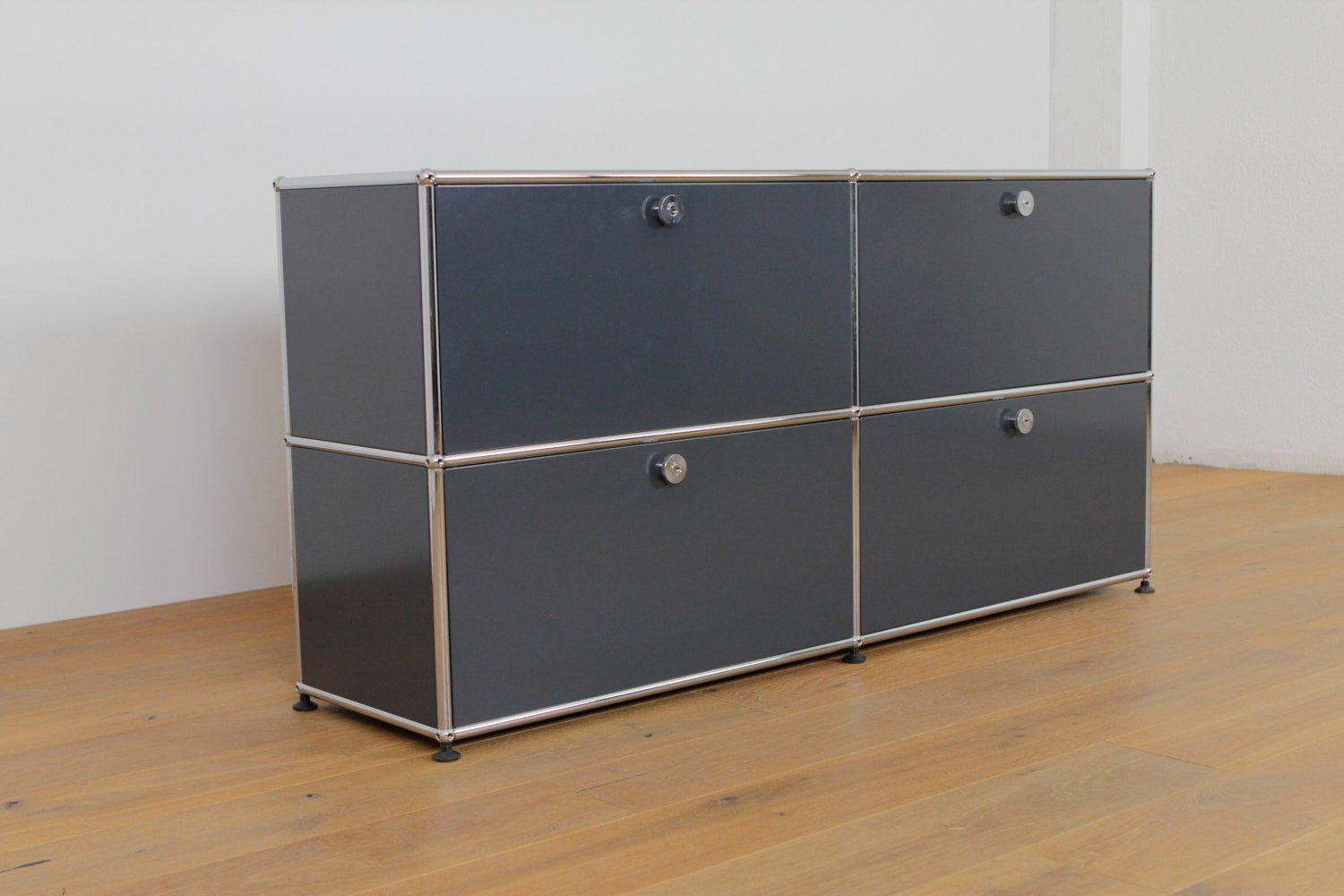 USM Cassettiere: USM Haller Sideboard Anthrazitgrau – Nuovo (secondo la descrizione) da Affoltern am Albis venduto da StudioStandard 3