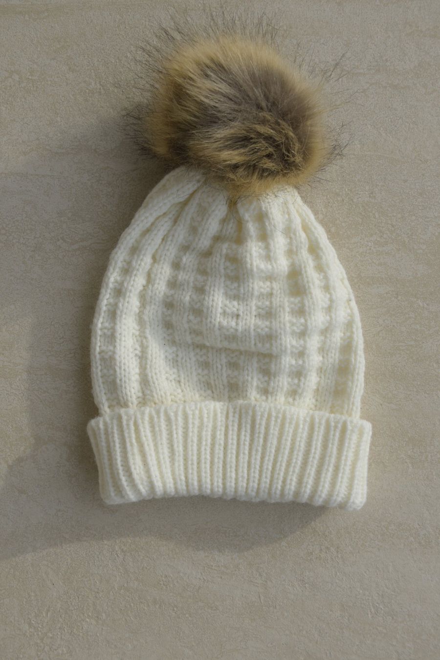 Copricapi, berretti & cappellini: Winter-Mütze mit Bommel – Usato da Kilchberg ZH venduto da bluessolo