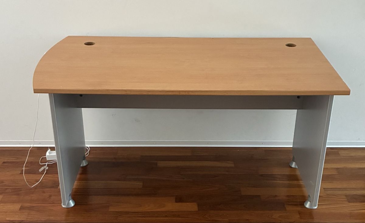 Schreibtische: Wooden Desk – Gebraucht aus Zürich von den_8tyy 1