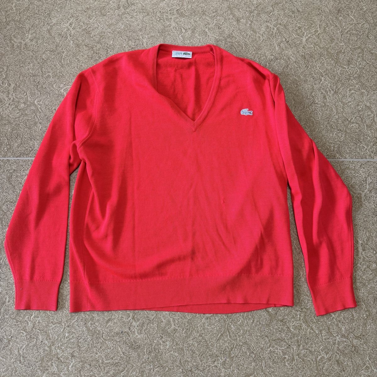 Lacoste Maglioni & Felpe: Lacoste Red V-Neck Sweater, Size 7, Classic Style! – Usato da Bülach venduto da Agixs.