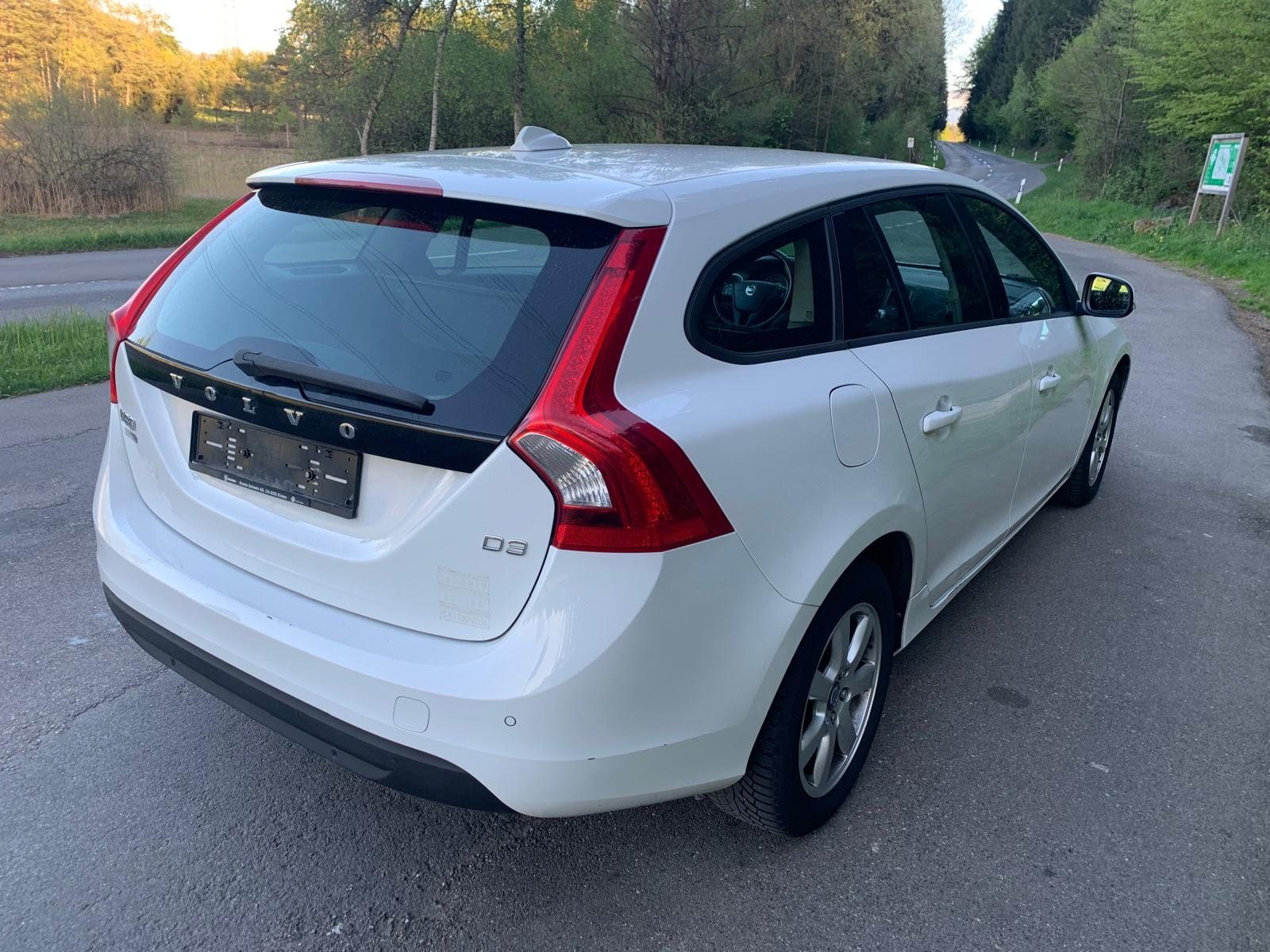 Volvo Automobili: Volvo V60 D3 frisch MFK – Usato da Wetzikon ZH venduto da cobra039 4
