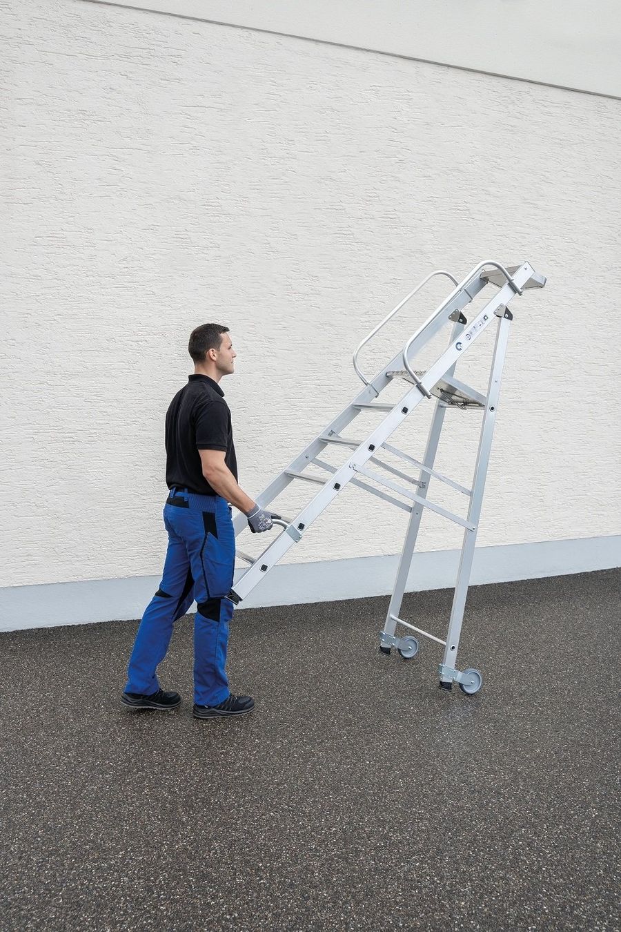 Scale: Neuwertige Plattformleiter mit Rollen und Griff – Usato da Bad Ragaz venduto da Beaver1 2