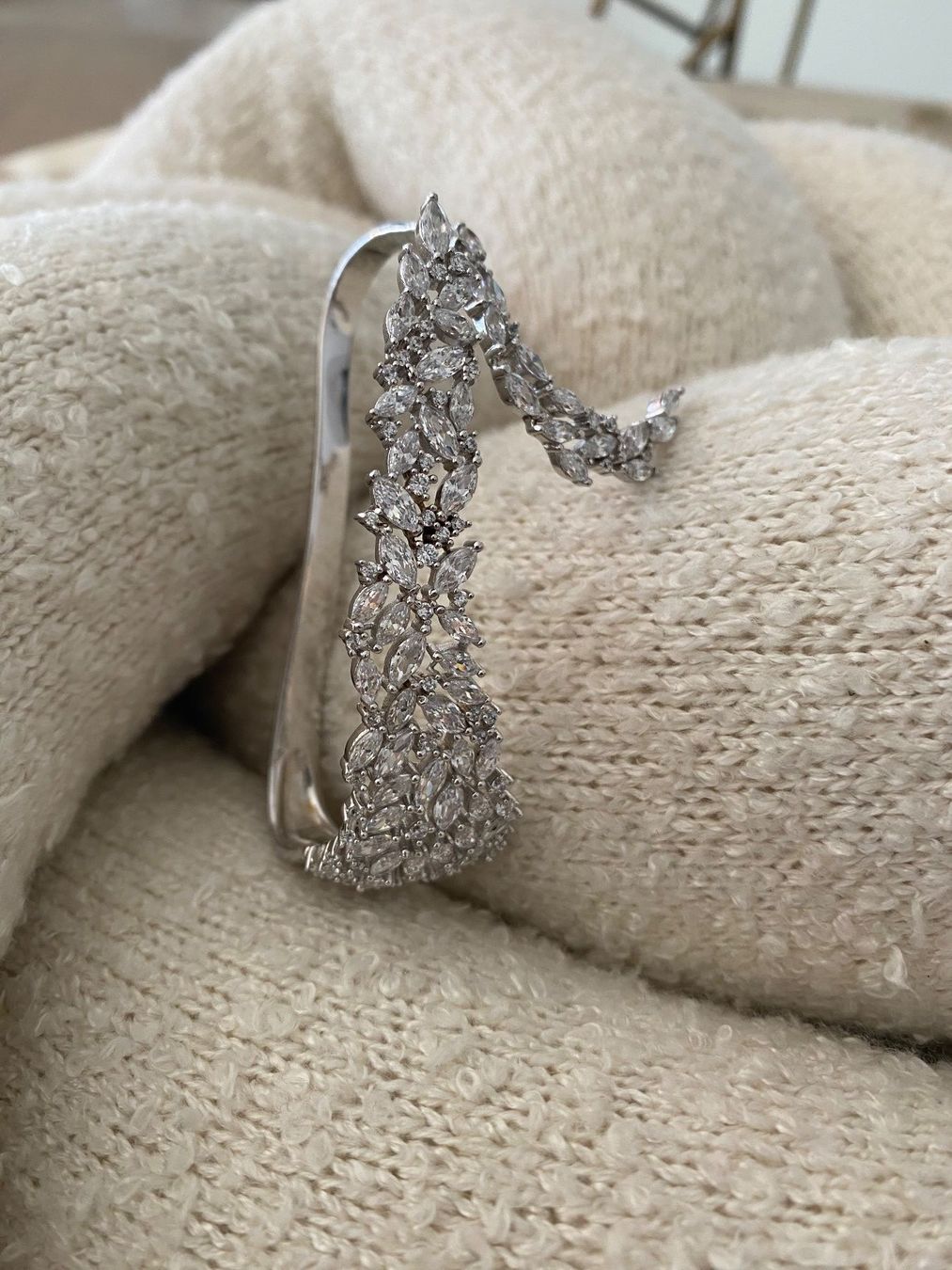 Bagues: Neuwertiger Armschmuck Ring Handcuff aus Silber – Neuf (Voir description) à Zug par hautecoutureclub 3