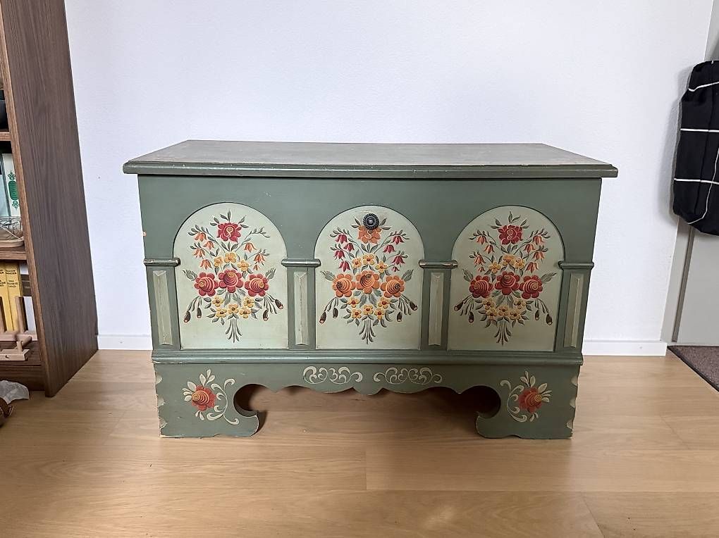 Cassettiere: Kommode aus Holz - grün, mit Blumen  – Usato da Rafz venduto da ani1912