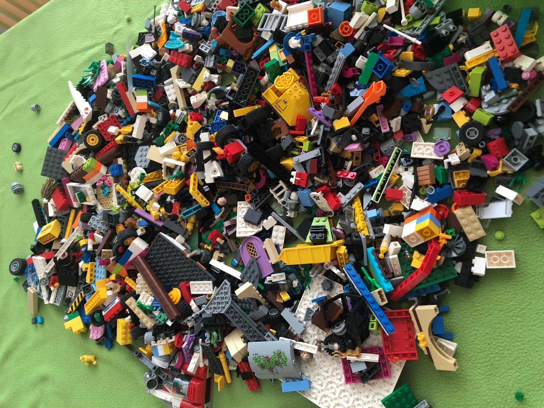 Lego Jouets: 13 Kilogramm LEGO, gemischt – D'occasion à Kreuzlingen par Lavendel25 1