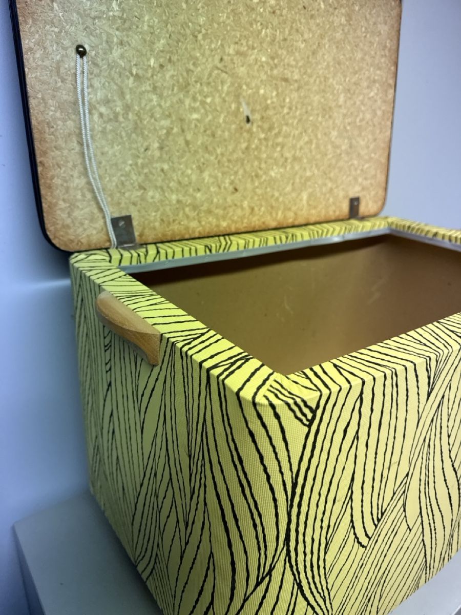 Cassapanche: Vintage Truhe/Hocker – Usato da Horriwil venduto da Carrera68 4
