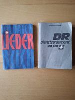 Zwei kleine Armee Militär Büchlein 