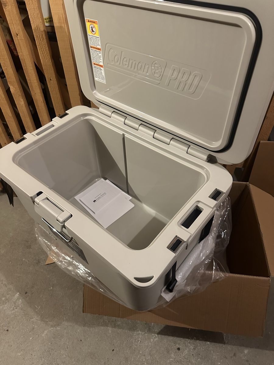 Coleman Frigoriferi & Refrigeratori: Coleman Pro 45qt Kühlbox – Nuovo e nell'imballaggio originale da St. Gallen venduto da 987JDBA 2