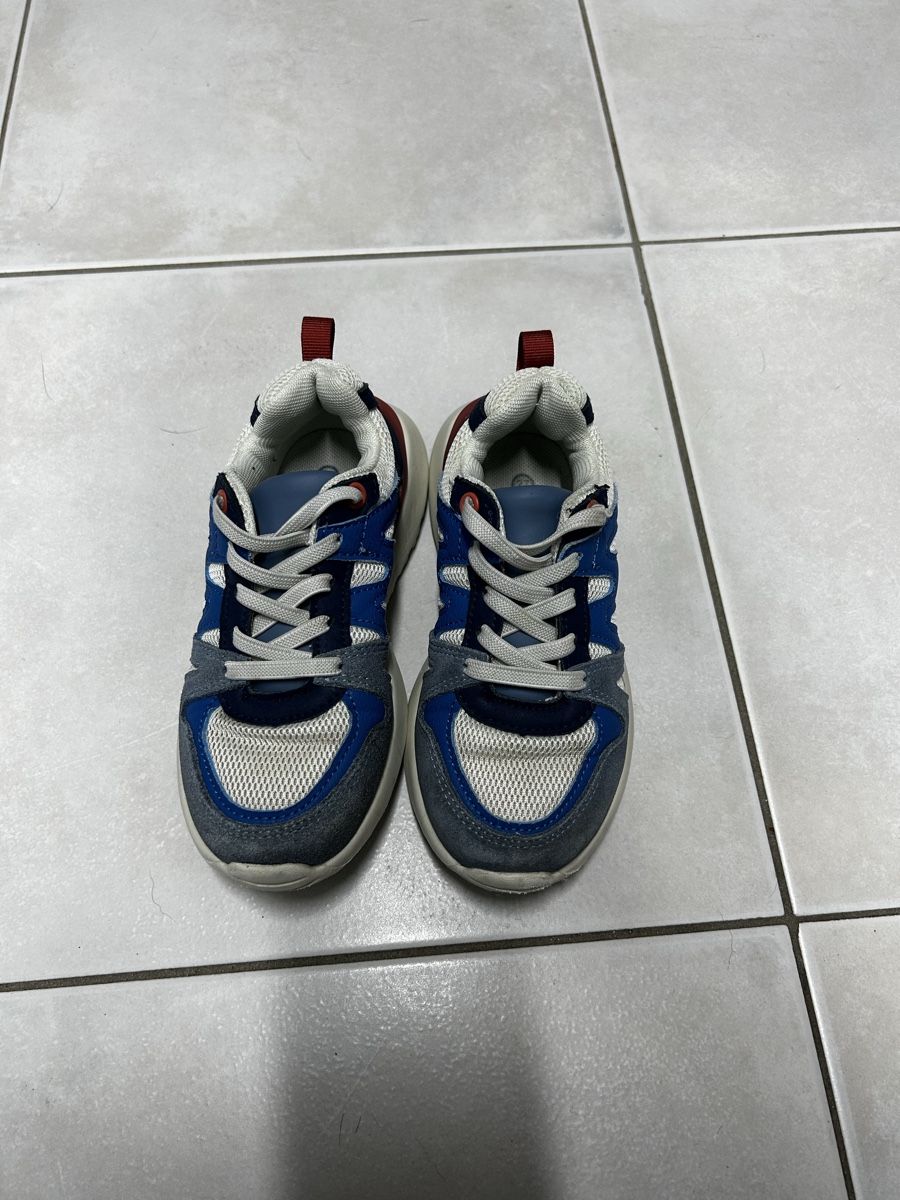 Schuhe für Jungen: Baskets enfant, taille 27 – Gebraucht aus Mont-sur-Rolle von Rizzoalma