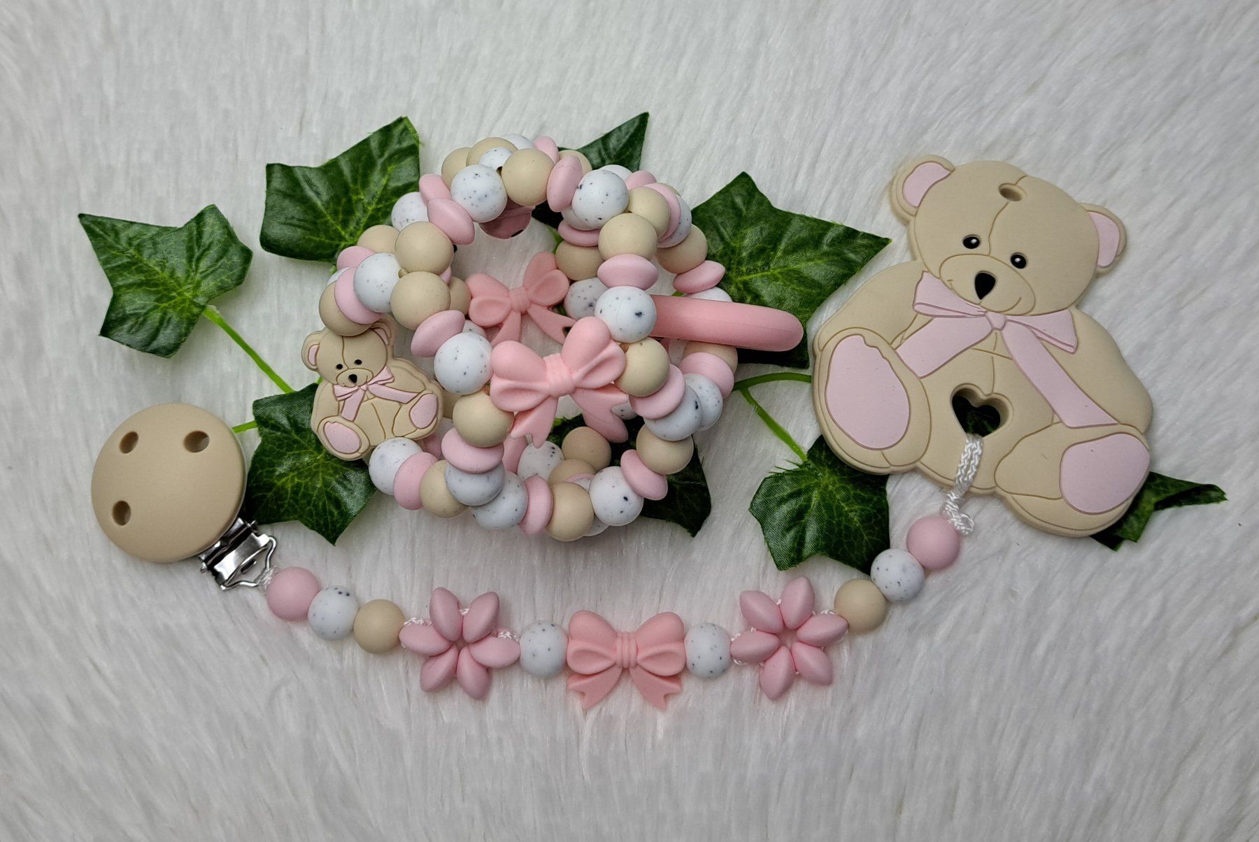 Succhiotti & catenelle porta ciuccio: Set Beissketteli + Motorikball Teddybär Beige oder Weiss – Nuovo e nell'imballaggio originale da Oberurnen venduto da rotty80 2