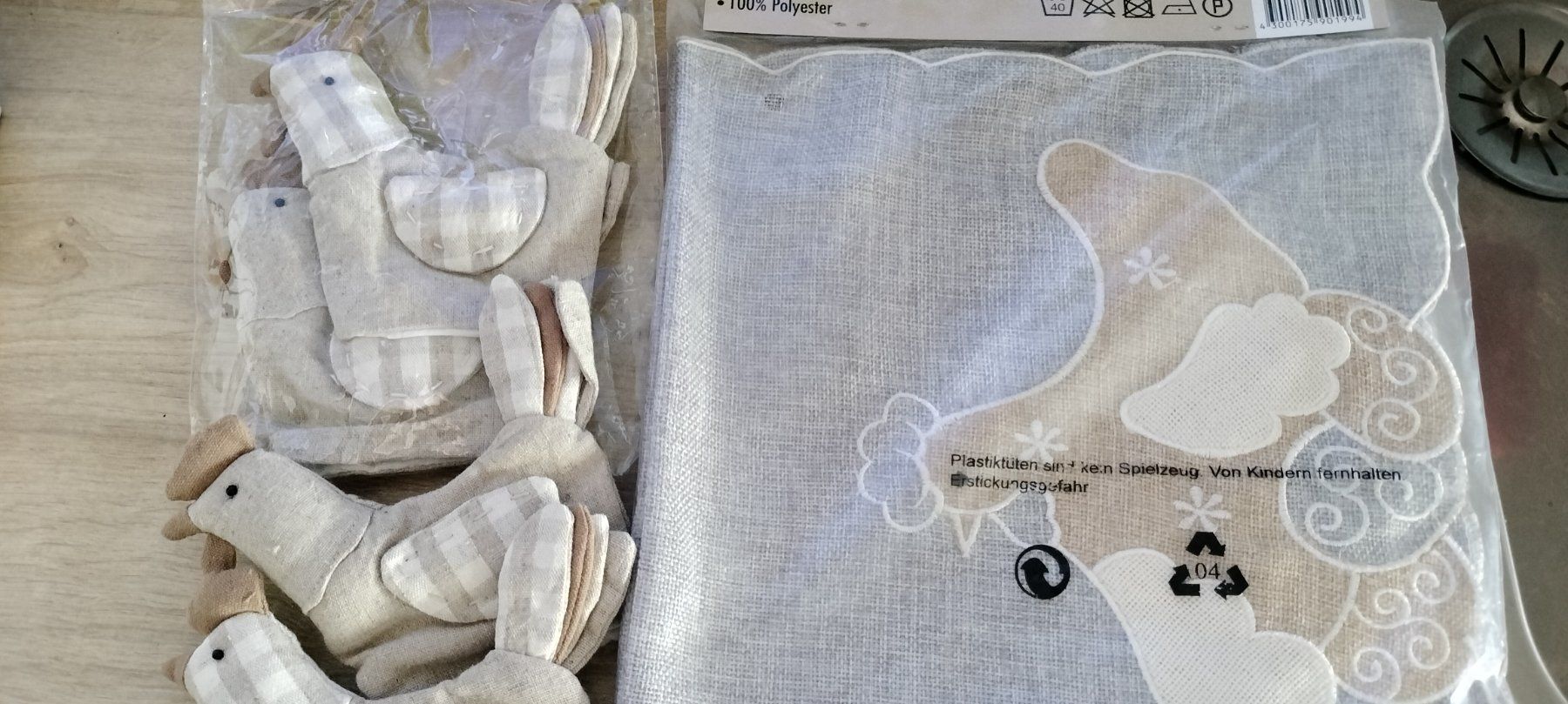 Micasa Set di tavolo e panche: Hühner Tischset, Eierwärmer Neu – Nuovo e nell'imballaggio originale da Gansingen venduto da Lisa-Jane