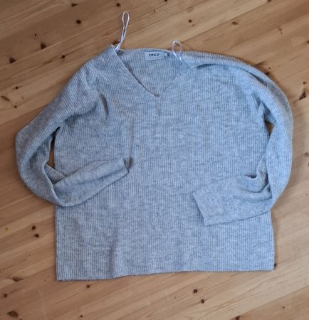 Kuschliger ONLY Pullover, hellgrau, Gr. L
