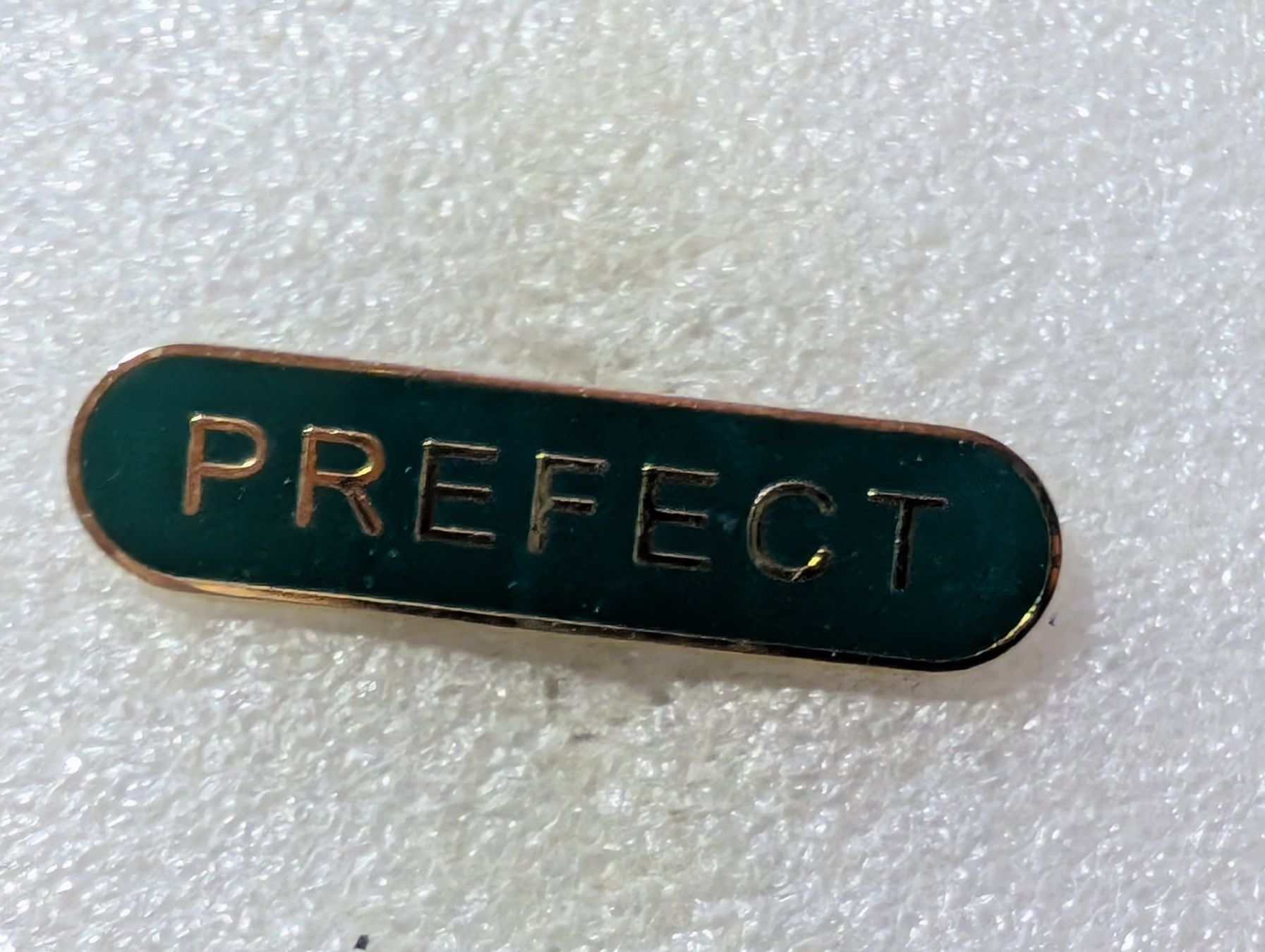 Placchette & Badge: Ansteckpin 107: Prefect – Usato da Oppligen venduto da Pin-Fall-Shop