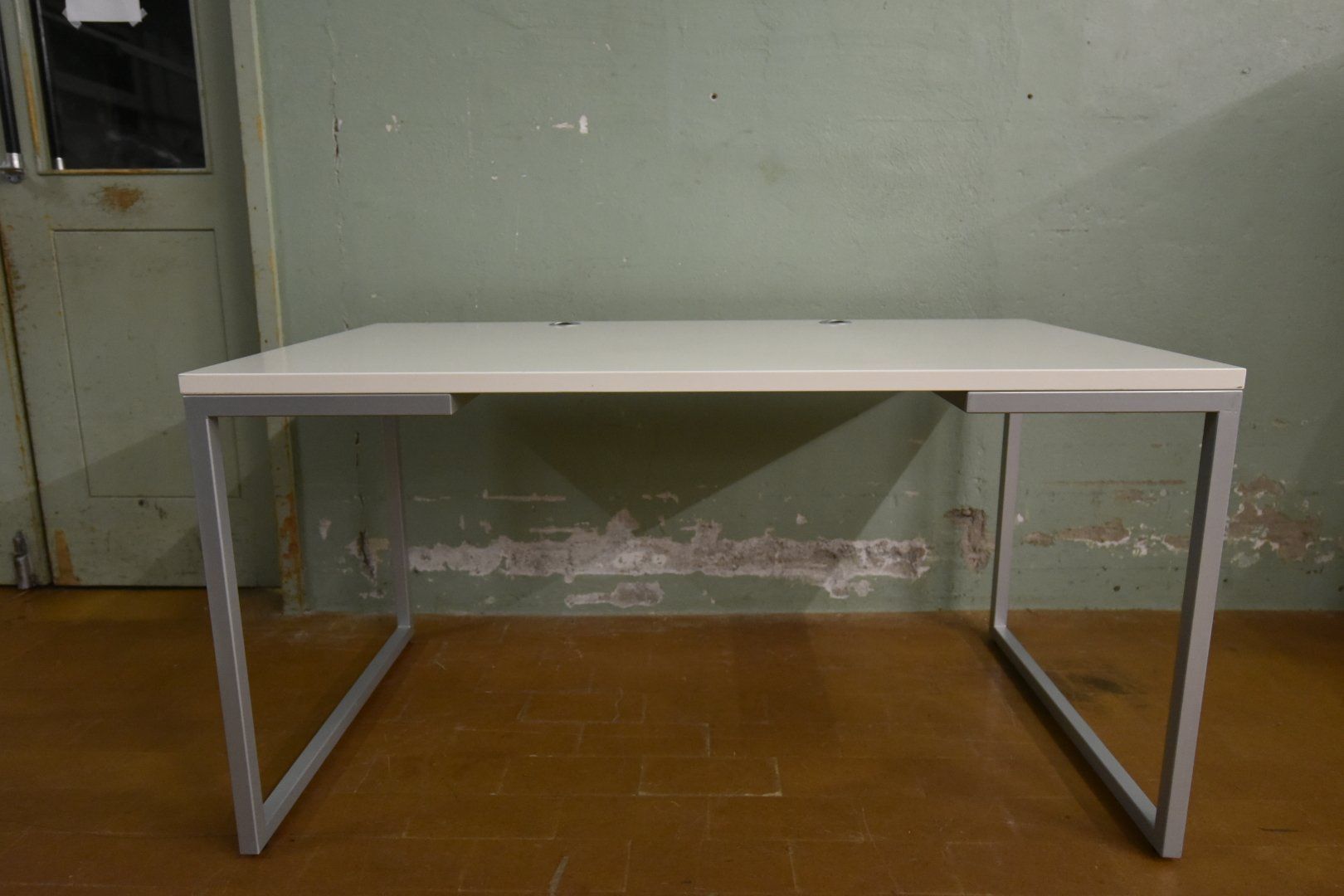 Scrivanie: Schreibtisch mit Metallgestell – Usato da Lichtensteig venduto da UsedINStore 4